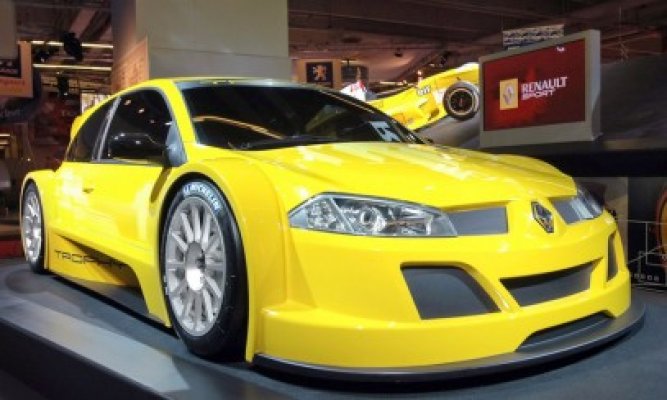 Renault va da afară 7.500 de angajaţi